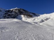 La cima del Lusco da sella SPA con a destra i denti di Brignola