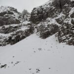 L'accesso ai 2 canali visto da lontano, Camosci a sx e Madonnina a dx