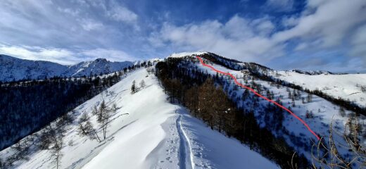 Lungo la Costa della Gardetta con a destra gli splendidi pendii che scenderemo al ritorno