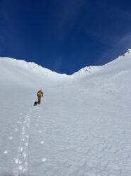 Verso il colle, il canale è ben visibile sulla sinistra
