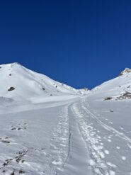 Colle a ore 12 e vetta a sinistra