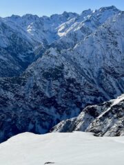 Tratto finale della spalla SE… un tuffo nella Valle Gesso