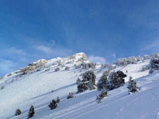 La vetta dai pendii sommitali prima di arrivare in cresta