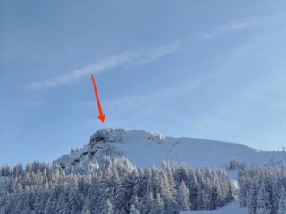 La cima vista dal parcheggio 