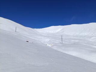 Il pendio per il Passo Tanarello con a dx la Cima Ventosa (m.2135)