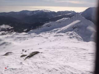 Il vallone di salita dalla cima.