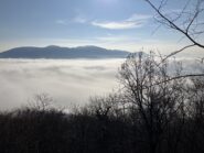 Il Paese di Civate immerso nella foschia mattutina.