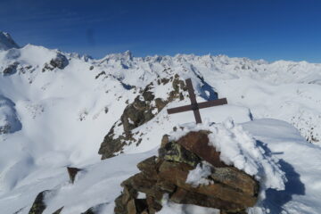 la cima con la croce