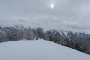 un timido sole arrivando in cima