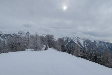 un timido sole arrivando in cima