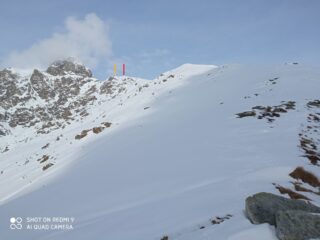 in giallo la cima; in rosso il dosso dove ho visto fermarsi tutti
