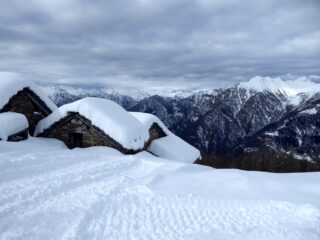 Innevamento all'Alpe Leretta.