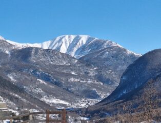 L'estetico versante NO della Curbasiri, visto qualche giorno prima dal Fort Moutin