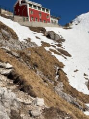Scorcio del rifugio Azzoni, visto in discesa dal sentiero nr.1