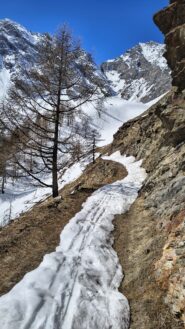 Striscia di neve a sud.