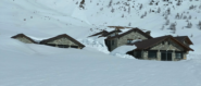 Le baite semi-sommerse dalla neve