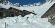 Molta neve caduta dai tetti