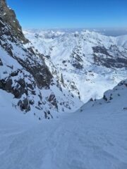 Parte alta con 4 dita di neve nuova su fondo duro