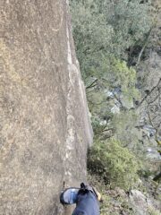 Il traverso da me appena percorso, si nota l'ottima cengietta per i piedi