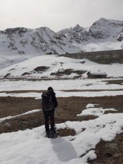 Al parcheggio estivo del lago Serrù.