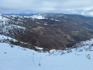 In salita sui bei pendii NE di Piano Friera