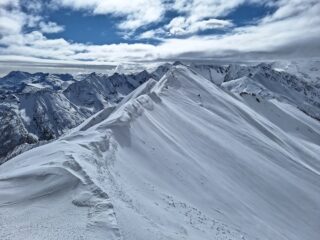 La cresta percorsa in salita tra Clot la Pierre e Longir
