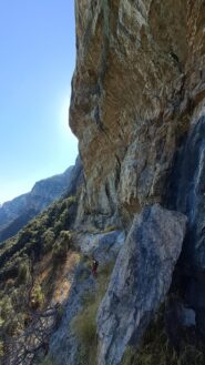 In discesa sotto lo Scoglio dei Ciclopi
