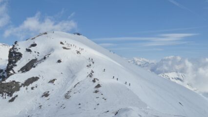 processione di sci alpinisti