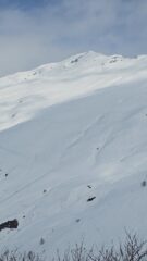 In risalita al Gardun i bellissimi pendii del Bram scesi poco prima