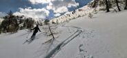 Nel vallone Mendie neve che torna farinosa su lato orografico sx