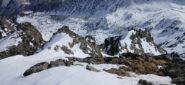 L'ingresso del canale visto da dove parte la neve sulla cresta sommitale. 