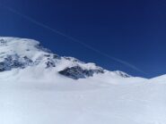 Da qui si passa a destra in fondo alla conca, dove si trova poi il 