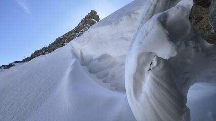 Cornice tipo spada di Damocle
