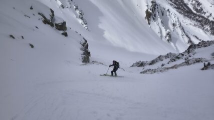 In discesa sul salto roccioso