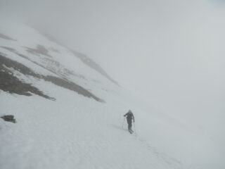 in prossimità del Colle... banchi di nebbia sul lato della Valle Chisone