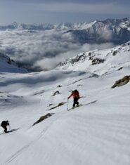 Dalle canalette di accesso, ultimo traverso ripido al pendio superiore.