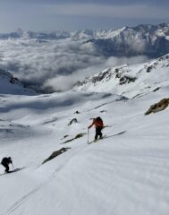 Dalle canalette di accesso, ultimo traverso ripido al pendio superiore.