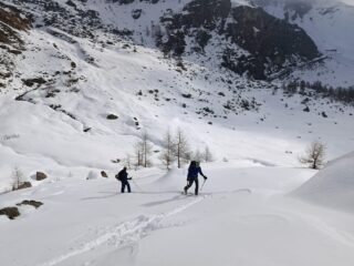 In salita verso lago e bivacco