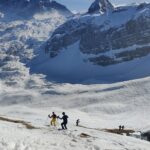 Scendendo dalla cima al deposito sci nel grandioso panorama orobico