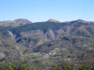 Dalla cima del Monte Nero il paese di Veppo coi Monti Scalocchia e Coppigliolo 