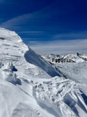 In cresta, poco prima della vetta: che ha fatto vento?..
