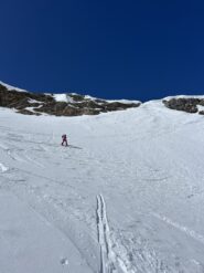 Zigzag fino sotto le rocce e poi rapidamente fuori