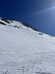 Bella neve nella seconda, occhio alle rocce