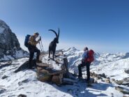 statua di stambecco al passo