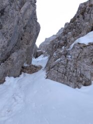 Verso il masso incastrato con breve passaggio di misto