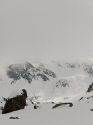 Il pendio che porta al lago