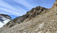 Il colletto da raggiungere in traverso, e la cima Entrelor