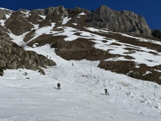 imbocchiamo il canalone svalangato a q. 1750 ca.