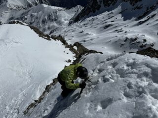 e calandoci per recuperare gli sci