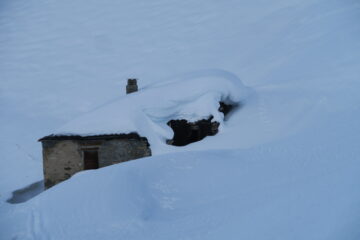 l'alpe Rantin semisepolta dalla neve